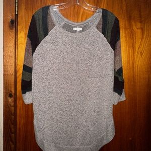 Light weight half sleeved sweater. Size Lg
